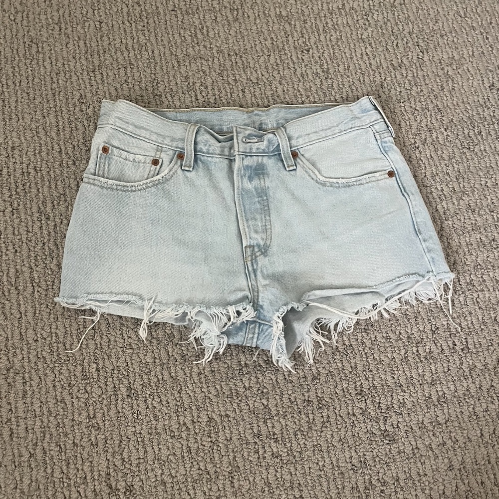 vintage Levi's denim shorts 27